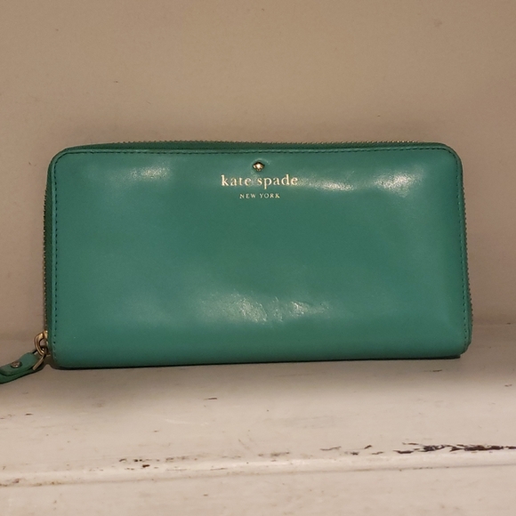 kate spade Handbags - Kate Spade tutor city lacy wallet.